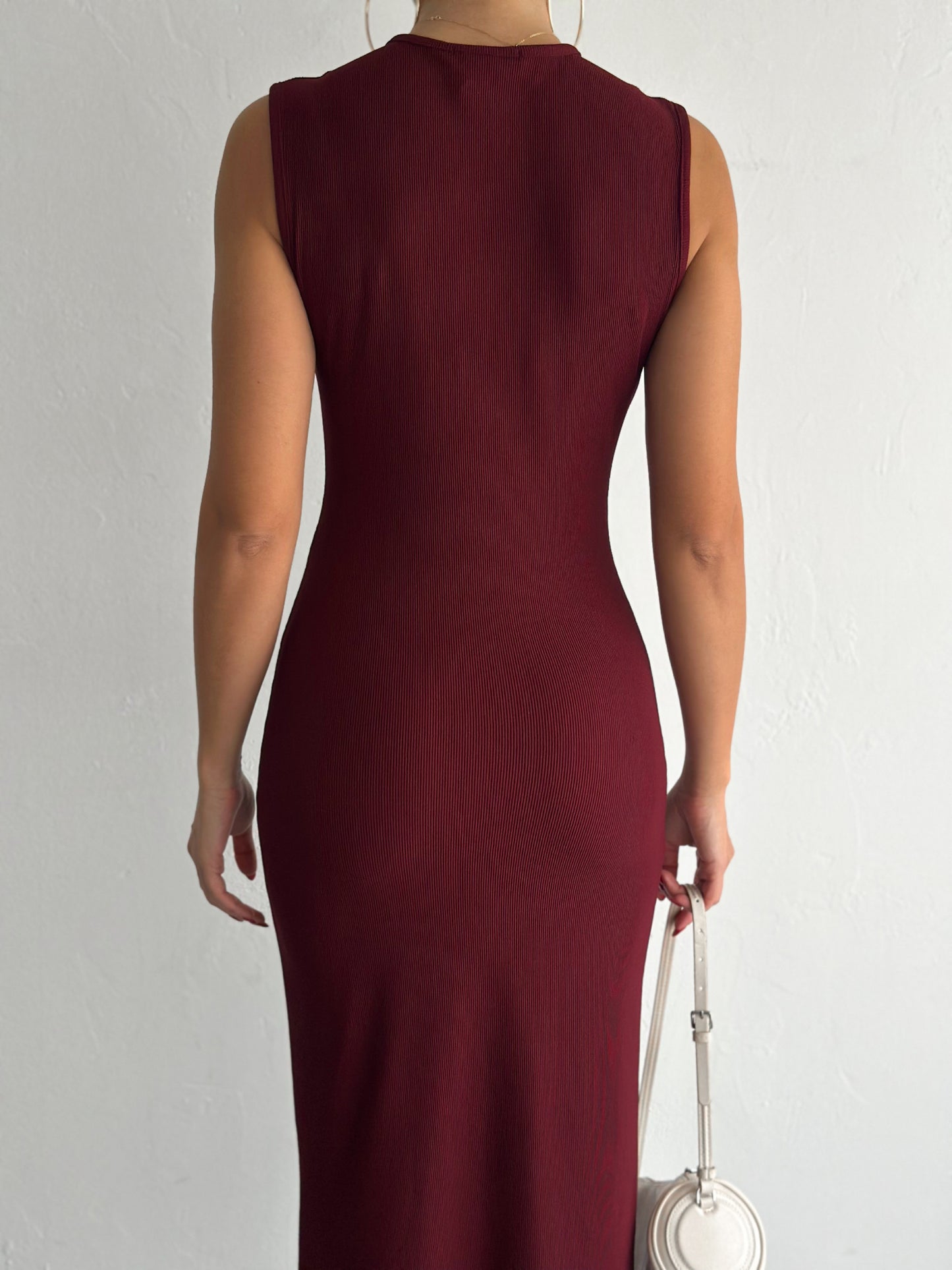 Elegant Ribbed Midi Dress with Gold Accents