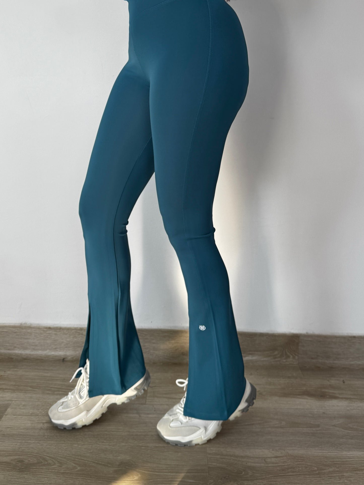 YogaLift Slit BootCut Leggings