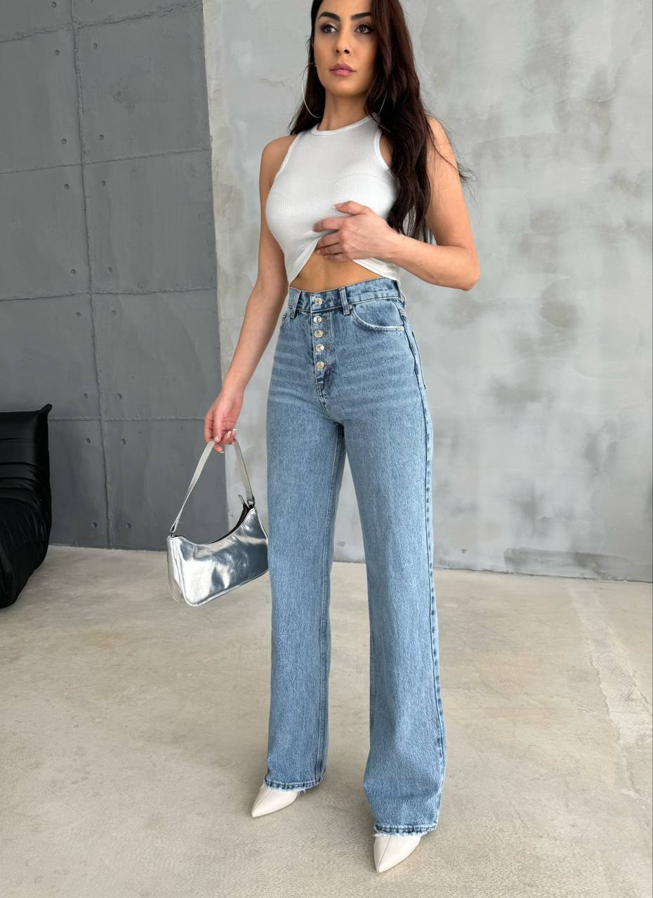 Buttoned wide leg jeans