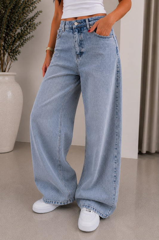 Loose Fit Wide-Leg Jeans