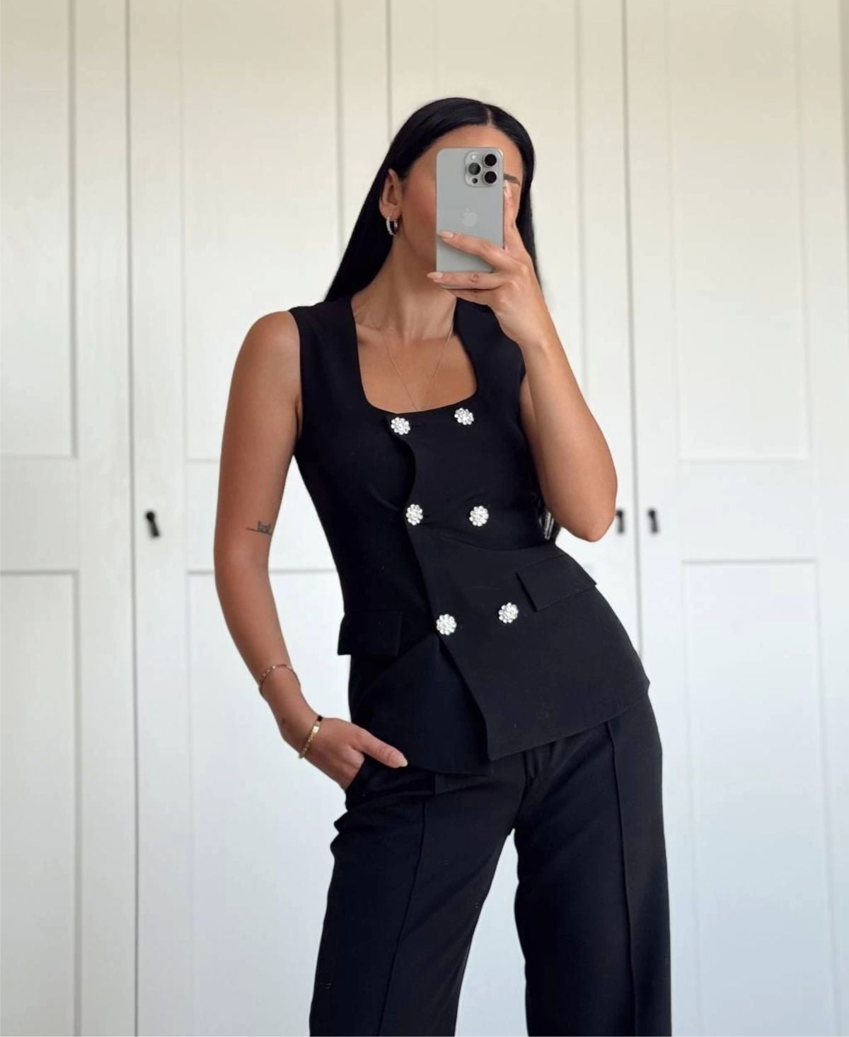 Buttoned square set