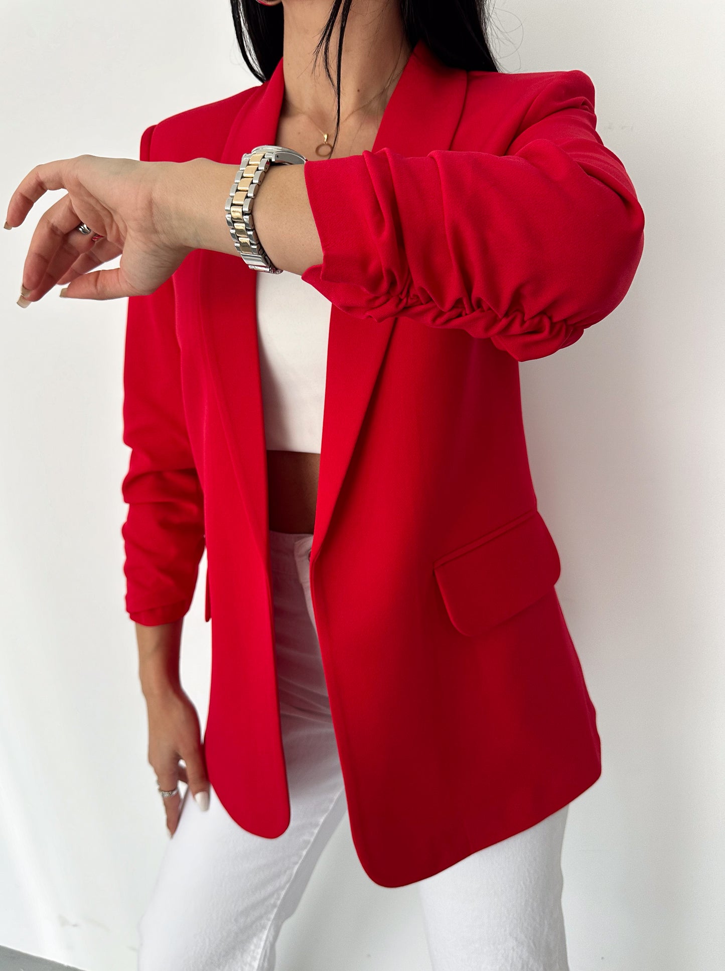 Rolled-up sleeve blazer