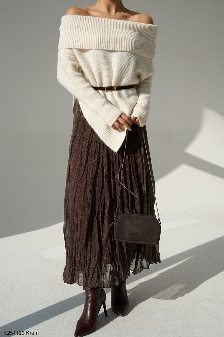 Off-Shoulders Knit Sweater – Beige / Off White