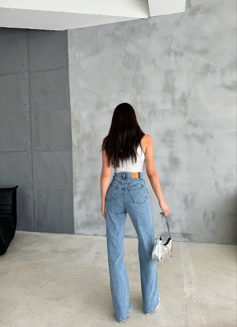 Buttoned wide leg jeans