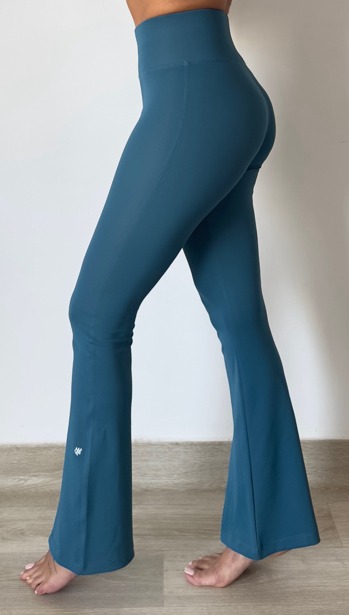 YogaLift Bootcut Leggings