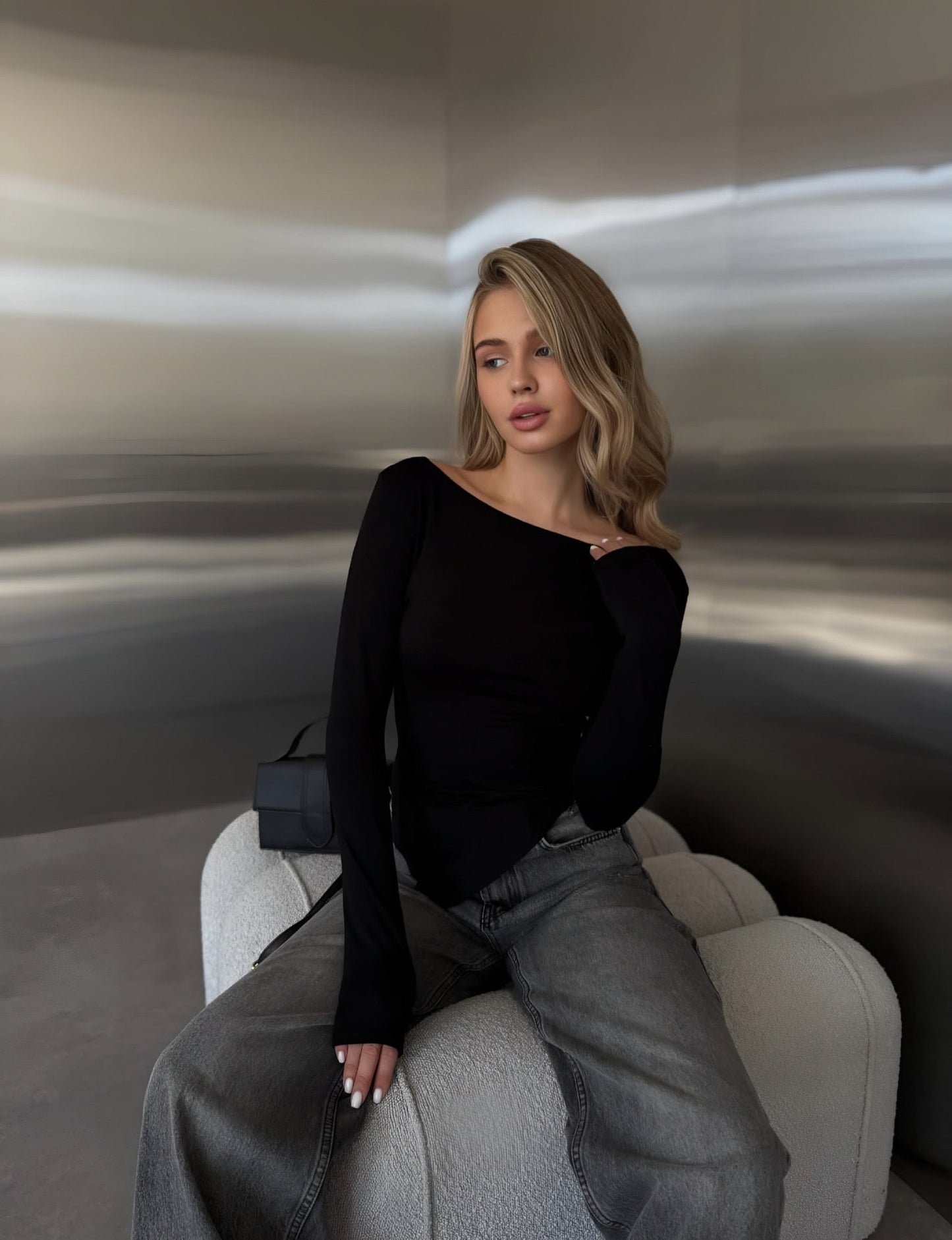 Asymmetric Signature Top