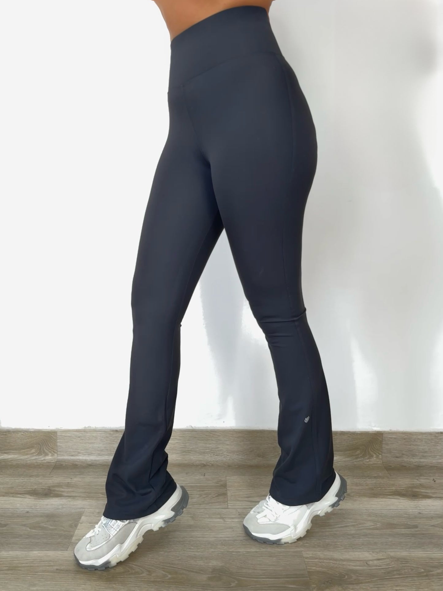 YogaLift Bootcut Leggings