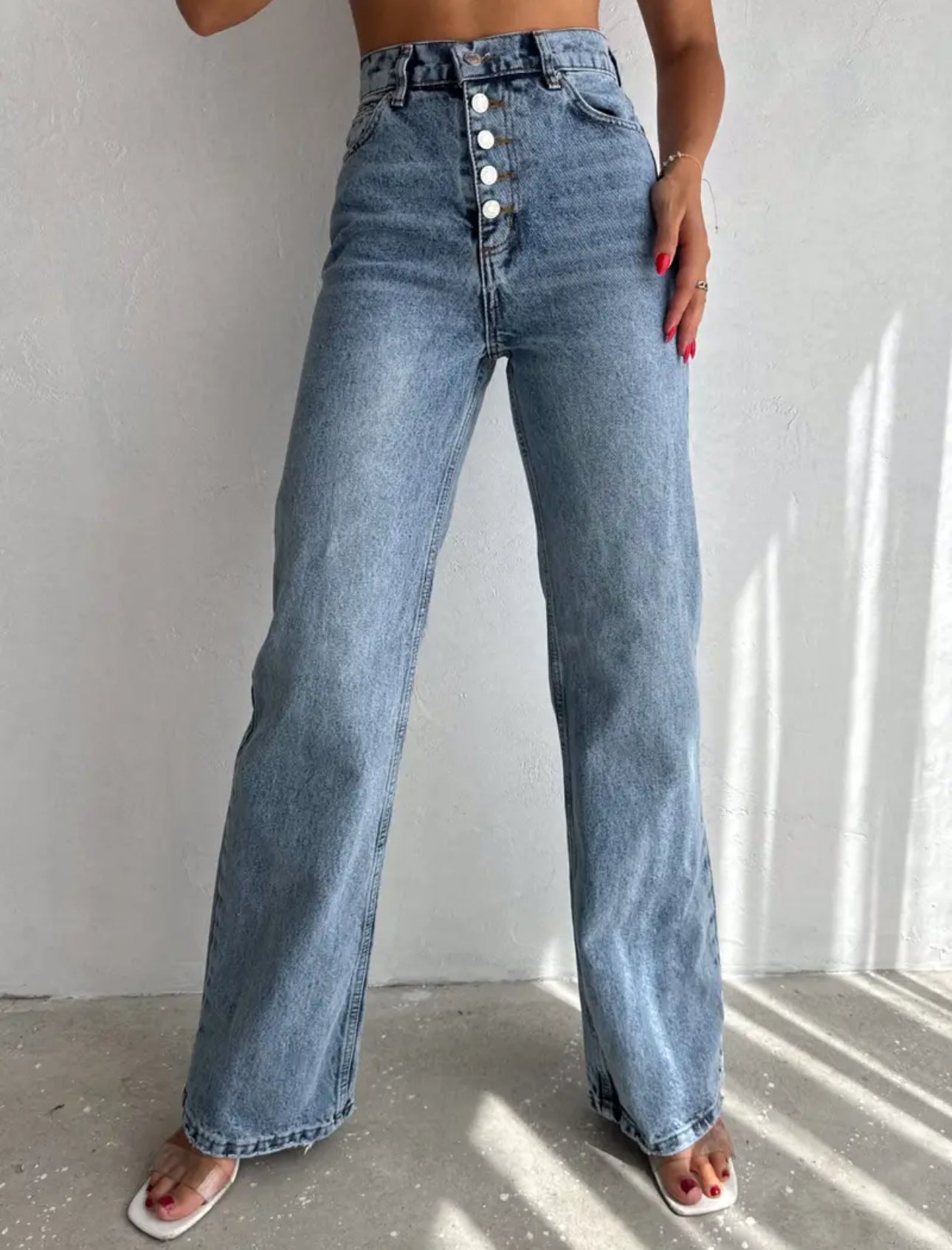 Buttoned wide leg jeans