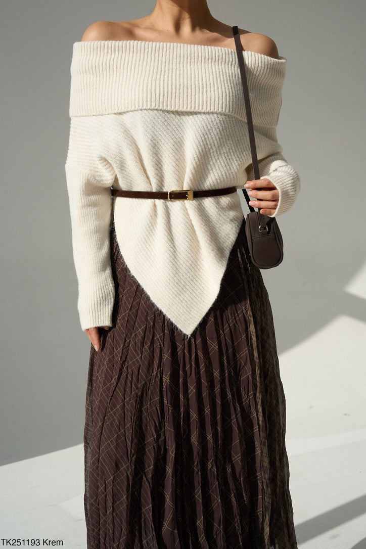 Off-Shoulders Knit Sweater – Beige / Off White