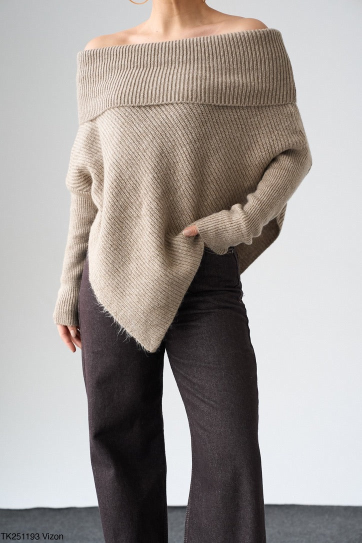 Off-Shoulders Knit Sweater – Beige / Off White