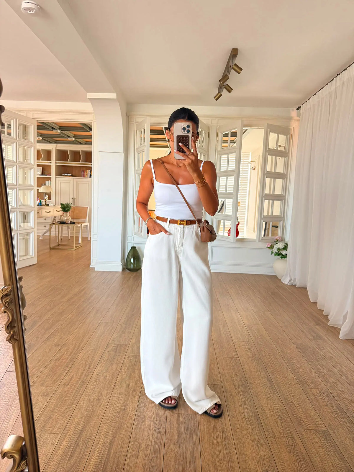Loose Fit Wide-Leg Jeans
