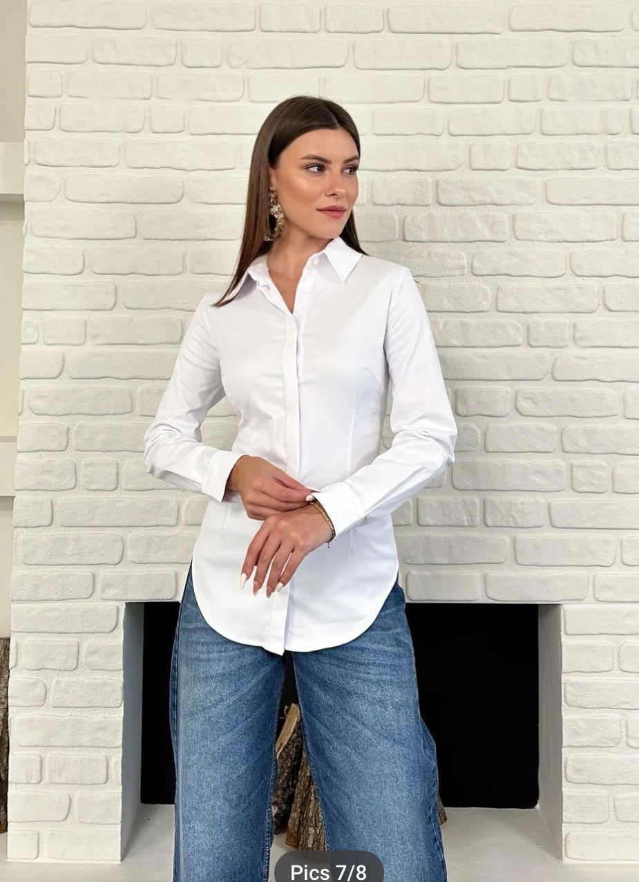 Fitted white basic shirt