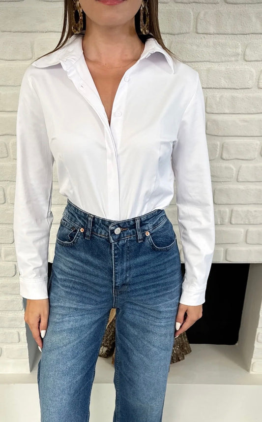 Fitted white basic shirt