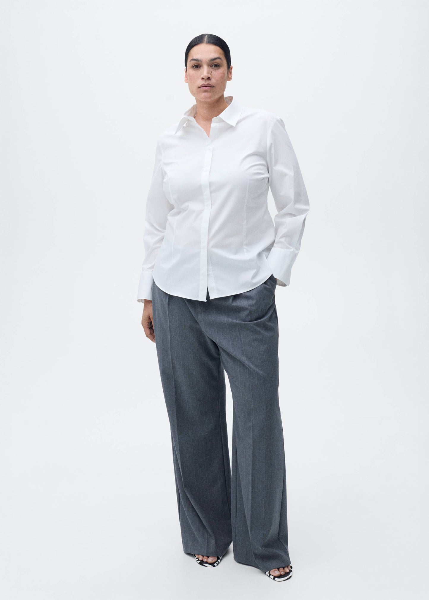 Fitted white basic shirt