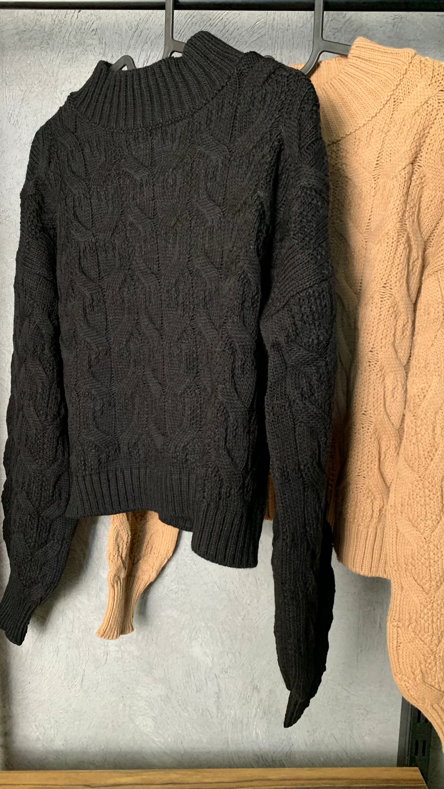 WOOL BLEND KNIT SWEATER